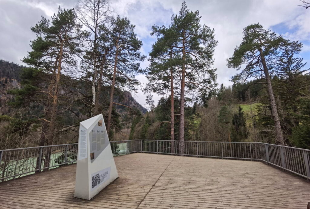 Die modern gestaltete Aussichtsplattform am Lechfall Füssen ist barrierefrei